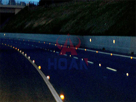 Tachas Reflectivas: Guardianes de Seguridad Nocturna en Carreteras de Venezuela